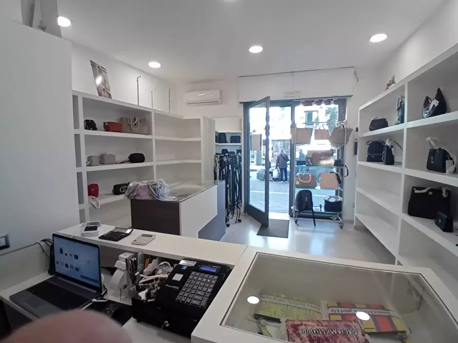 Immagine 3 di Negozio in affitto  465 a Casalnuovo Di Napoli