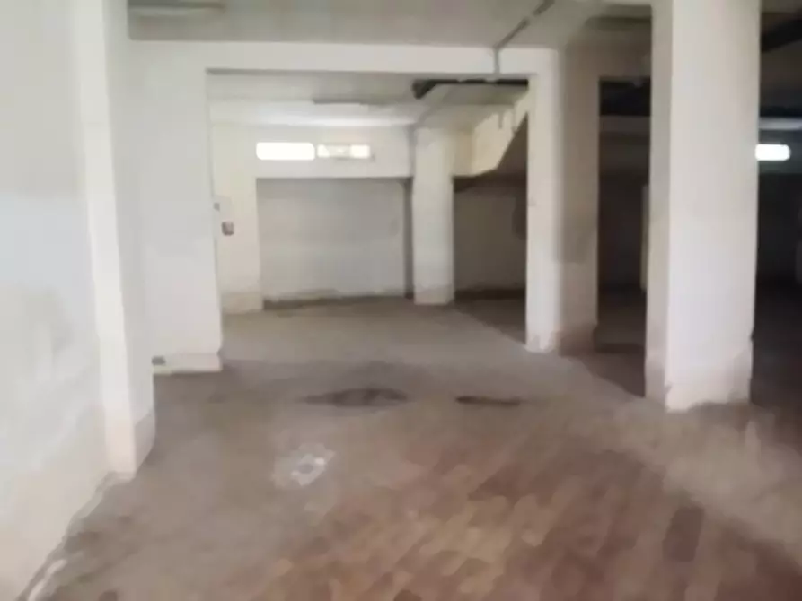 Immagine 4 di Negozio in affitto  20 a Casalnuovo Di Napoli