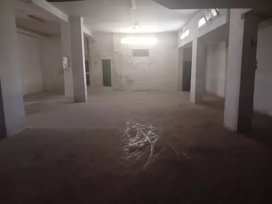 Immagine 3 di Negozio in affitto  20 a Casalnuovo Di Napoli