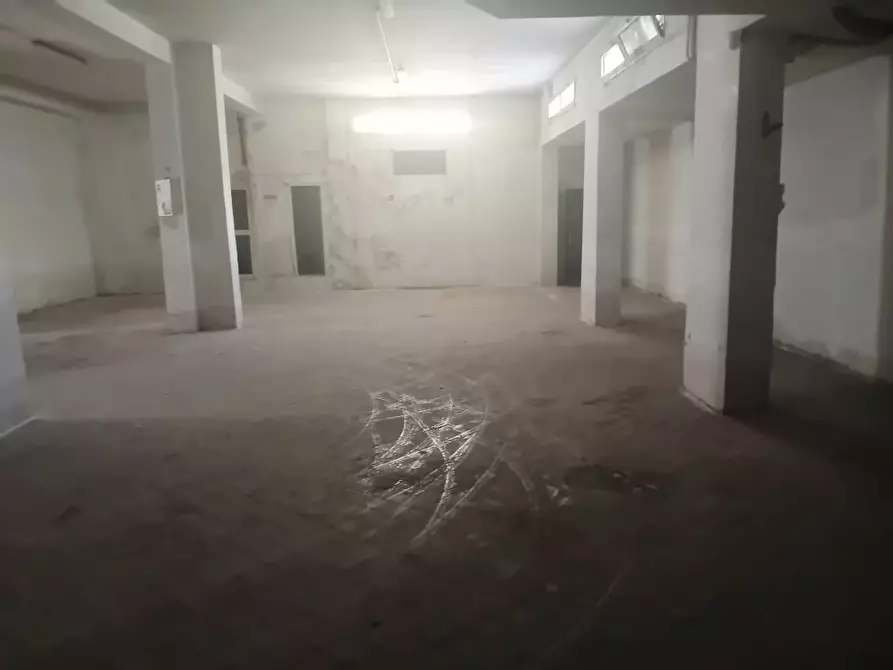 Immagine 2 di Negozio in affitto  20 a Casalnuovo Di Napoli