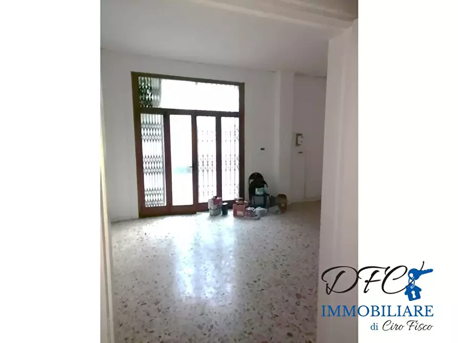 Immagine 10 di Negozio in affitto  a Afragola
