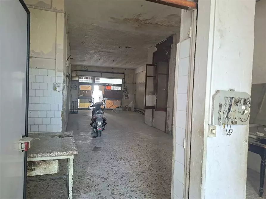 Immagine 5 di Negozio in affitto  a Boscotrecase