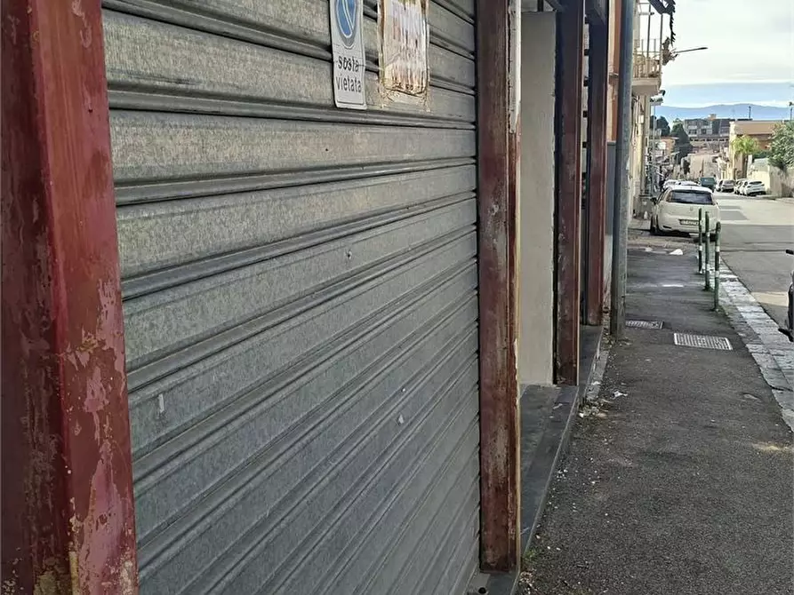 Immagine 1 di Negozio in affitto  a Boscotrecase