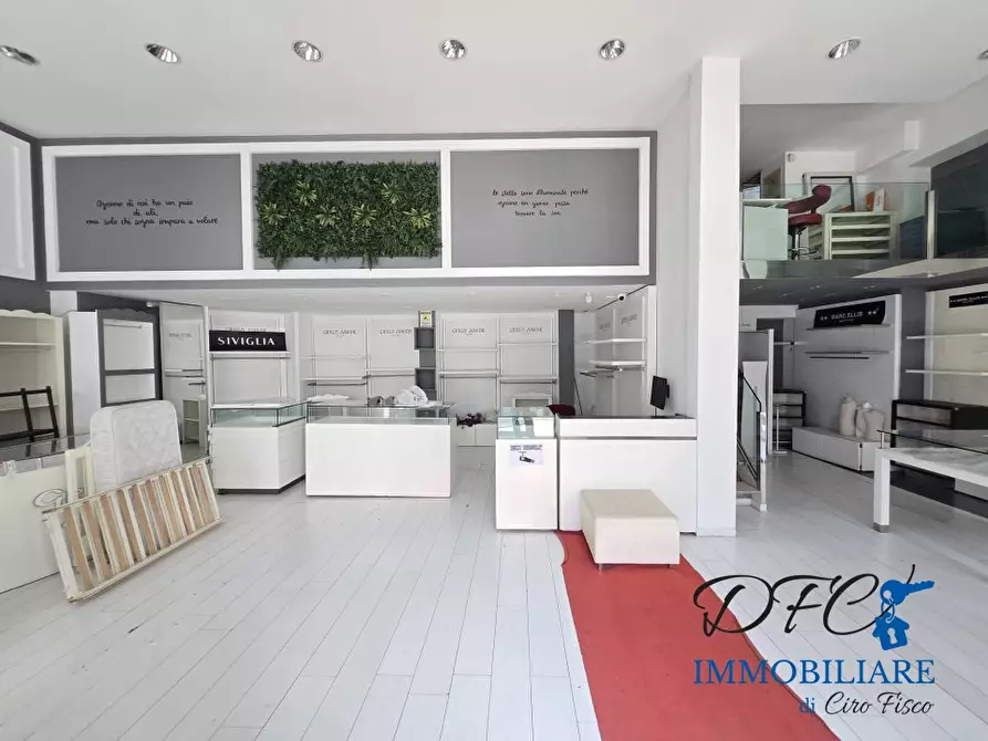 Immagine 2 di Negozio in affitto  a Afragola