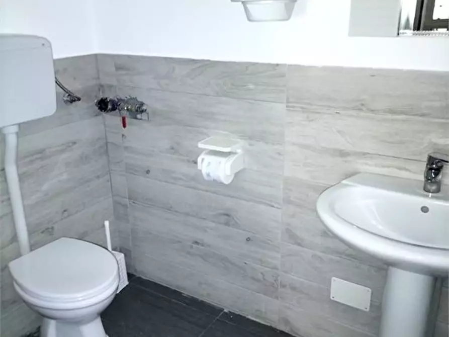 Immagine 4 di Negozio in affitto  a Palermo