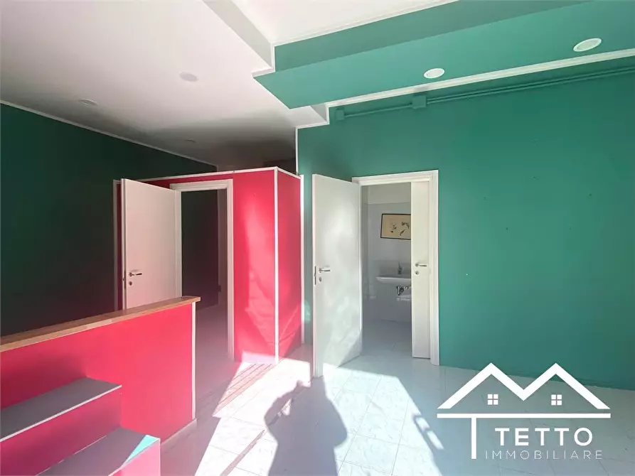 Immagine 9 di Negozio in affitto  16/B a Forano