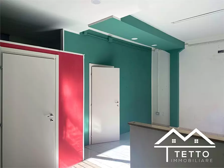 Immagine 4 di Negozio in affitto  16/B a Forano