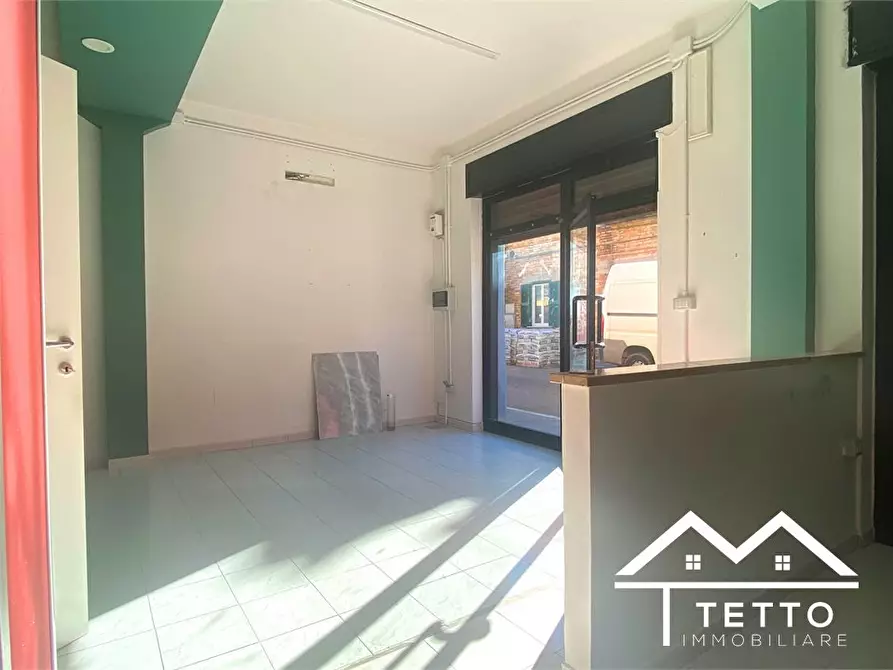 Immagine 5 di Negozio in affitto  16/B a Forano