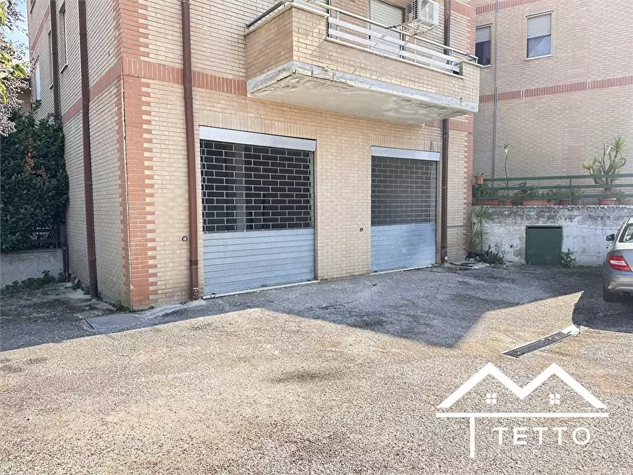 Immagine 9 di Negozio in affitto  10 a Forano