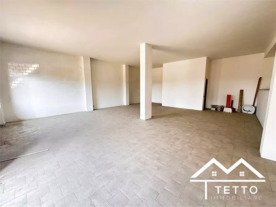 Immagine 5 di Negozio in affitto  10 a Forano