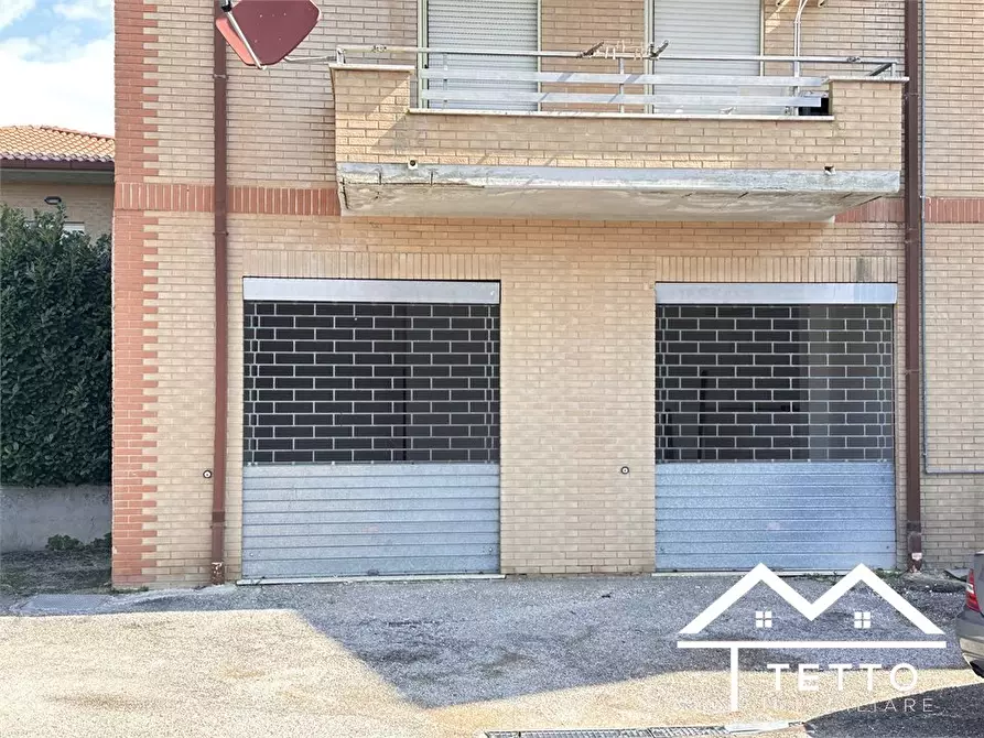 Immagine 1 di Negozio in affitto  10 a Forano