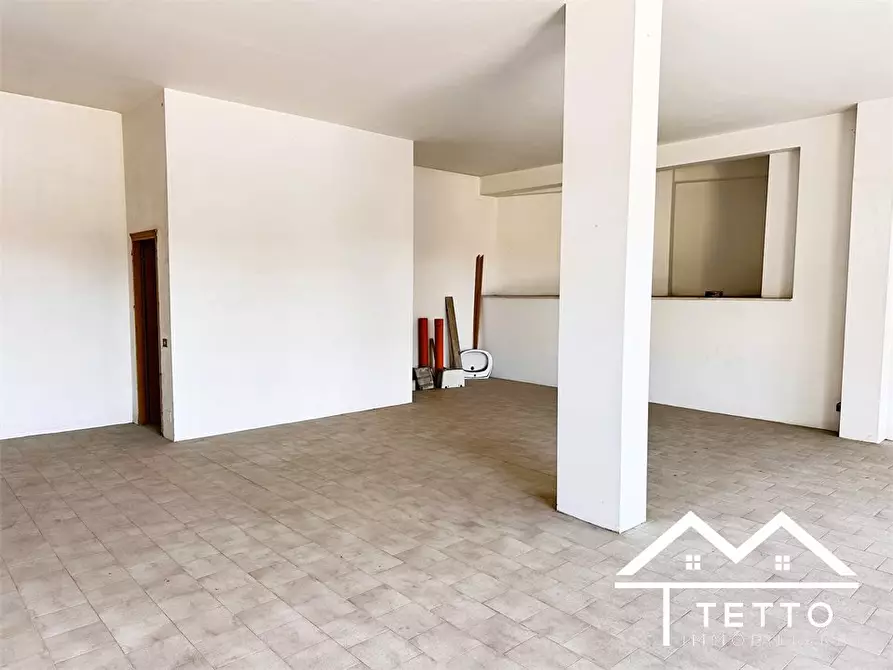 Immagine 6 di Negozio in affitto  10 a Forano