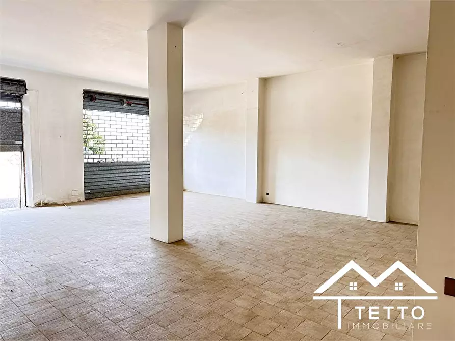 Immagine 3 di Negozio in affitto  10 a Forano