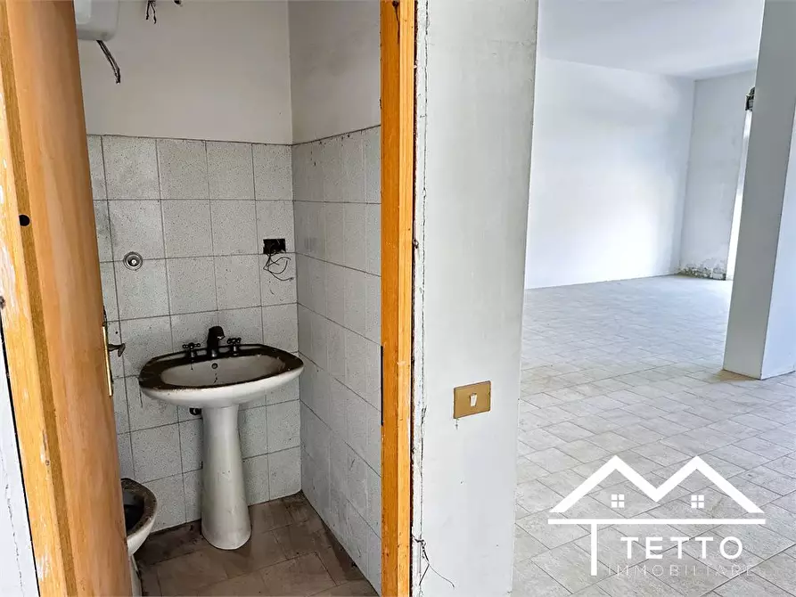 Immagine 7 di Negozio in affitto  10 a Forano