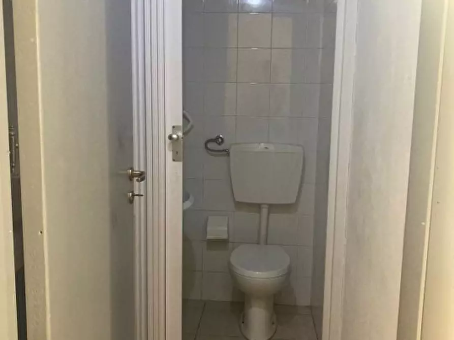 Immagine 5 di Negozio in affitto  a Alcamo