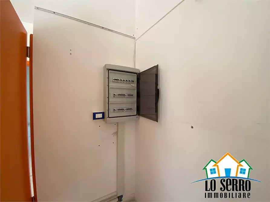 Immagine 8 di Negozio in affitto  a Alcamo