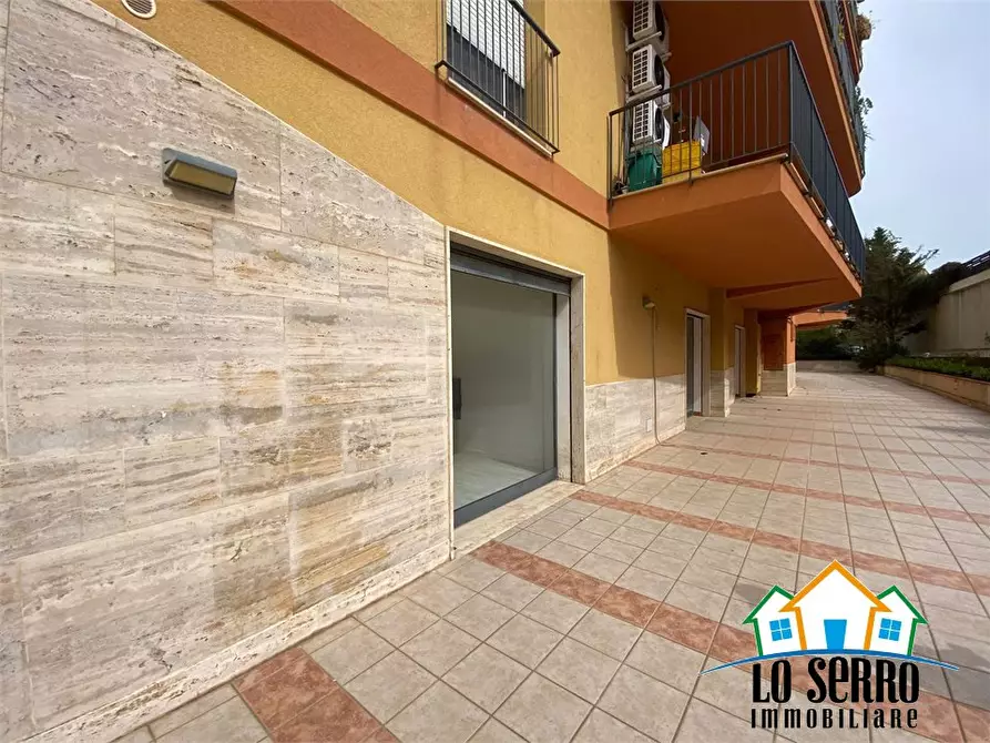 Immagine 1 di Negozio in affitto  a Alcamo