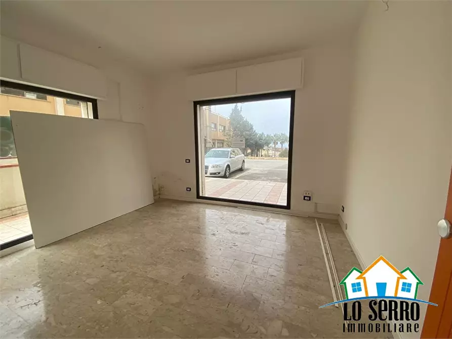 Immagine 6 di Negozio in affitto  a Alcamo