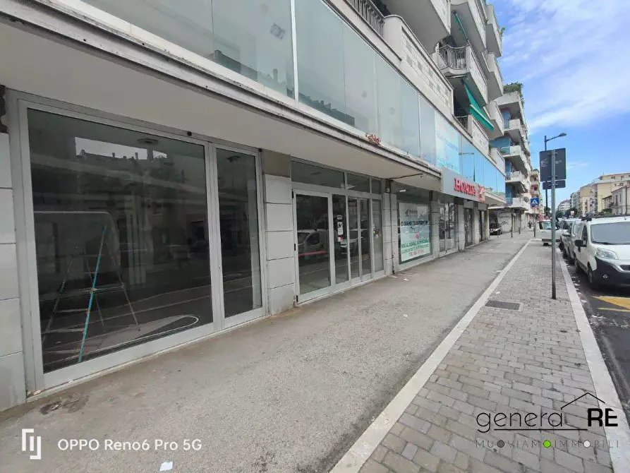Immagine 1 di Negozio in affitto  a Pescara