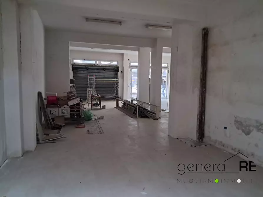 Immagine 6 di Negozio in affitto  a Pescara