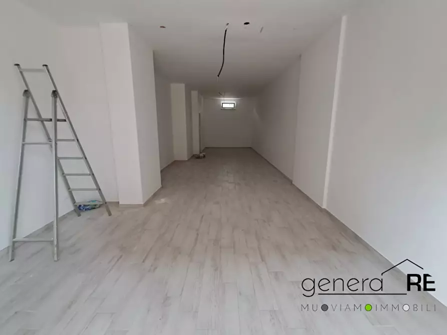 Immagine 4 di Negozio in affitto  a Pescara