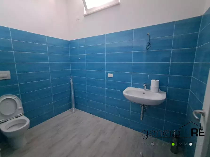 Immagine 6 di Negozio in affitto  a Pescara