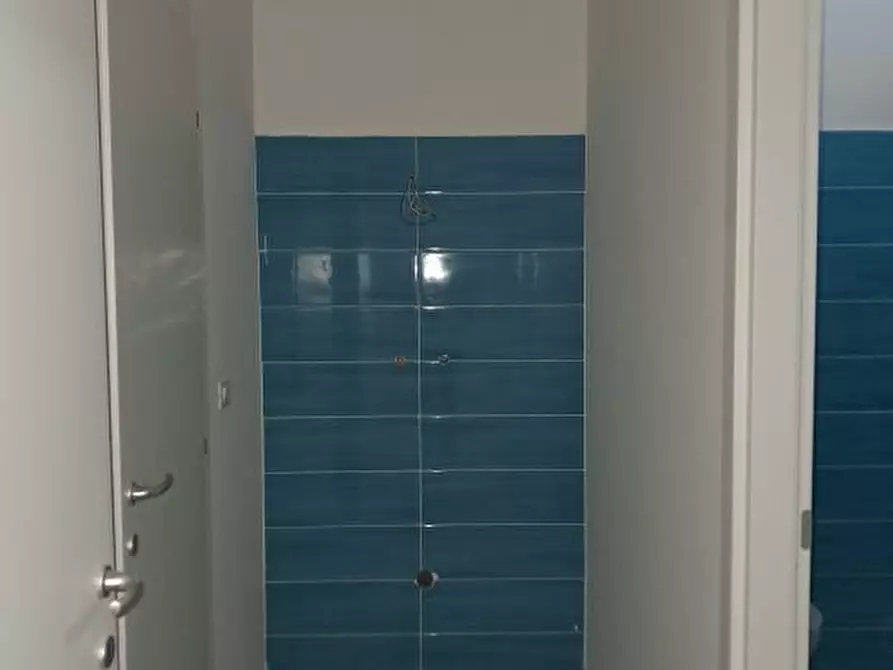 Immagine 9 di Negozio in affitto  a Pescara