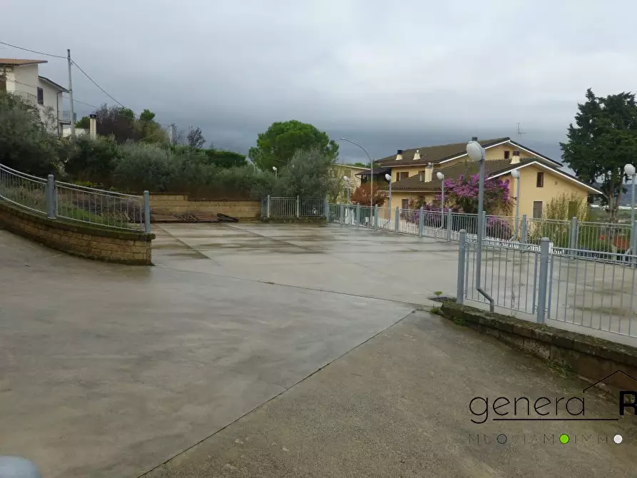 Immagine 3 di Negozio in affitto  a Alanno