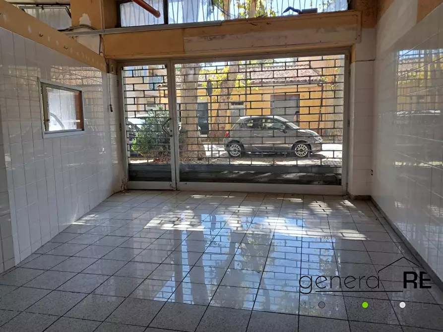 Immagine 6 di Negozio in affitto  a Pescara