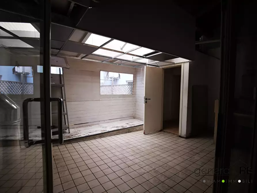 Immagine 6 di Negozio in affitto  a Pescara