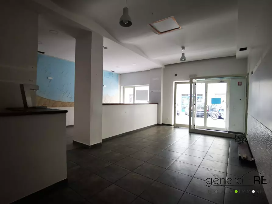 Immagine 3 di Negozio in affitto  a Pescara