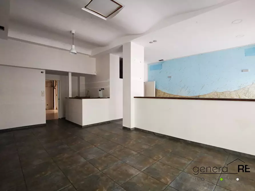 Immagine 4 di Negozio in affitto  a Pescara