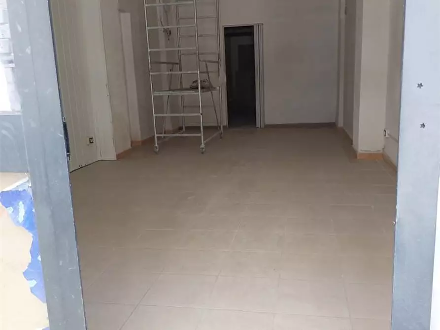 Immagine 7 di Negozio in affitto  2 a Messina