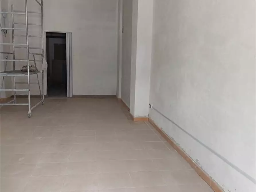 Immagine 9 di Negozio in affitto  2 a Messina