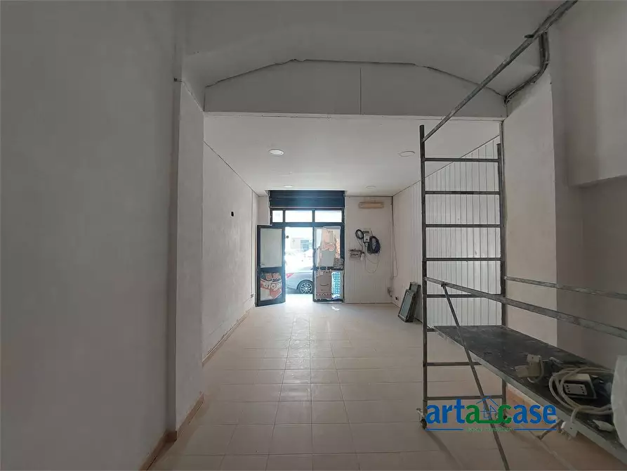 Immagine 8 di Negozio in affitto  2 a Messina