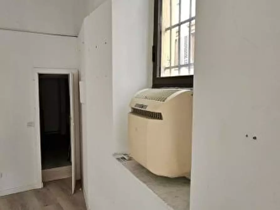 Immagine 6 di Negozio in affitto  a Colle Di Val D'elsa