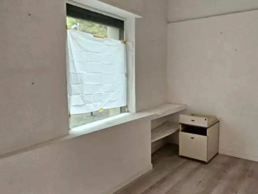 Immagine 4 di Negozio in affitto  a Colle Di Val D'elsa