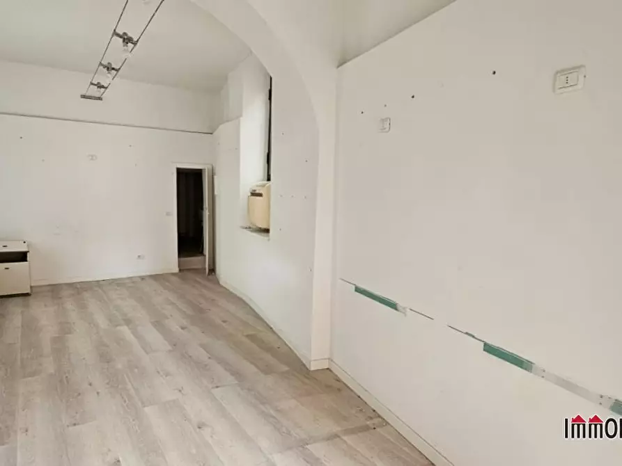 Immagine 3 di Negozio in affitto  a Colle Di Val D'elsa