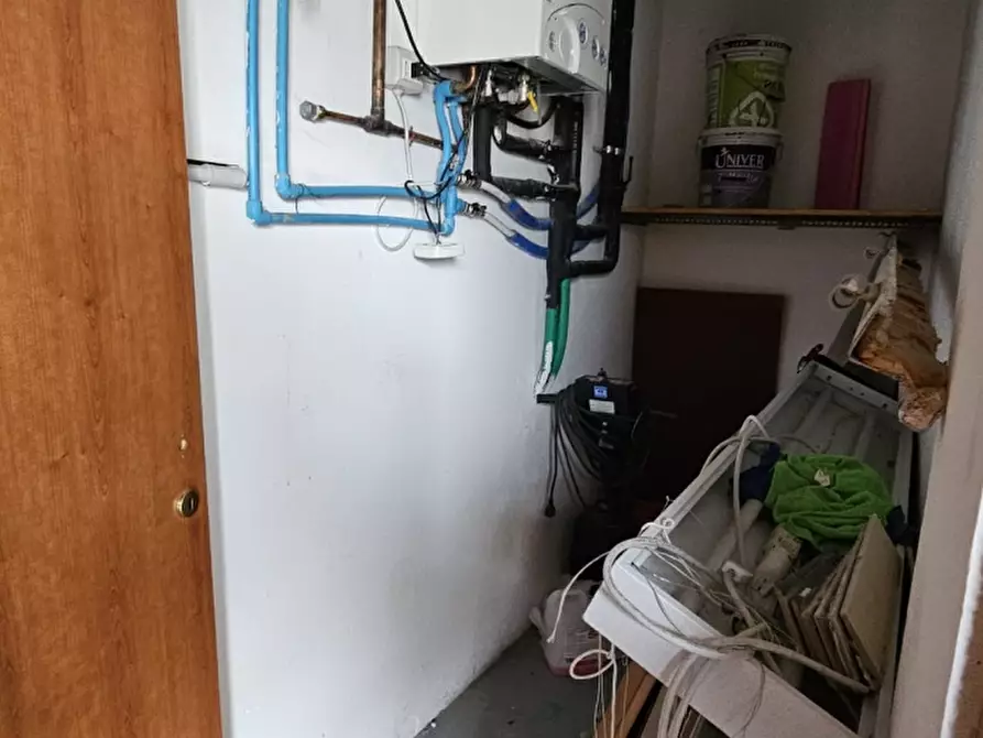 Immagine 4 di Negozio in affitto  a Colle Di Val D'elsa