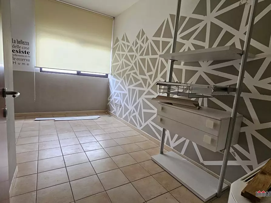 Immagine 8 di Negozio in affitto  a Colle Di Val D'elsa