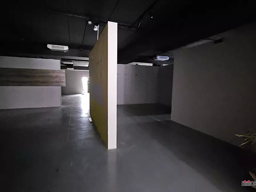 Immagine 3 di Negozio in affitto  a Colle Di Val D'elsa