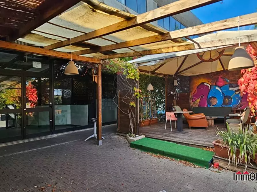 Immagine 10 di Negozio in affitto  a Colle Di Val D'elsa