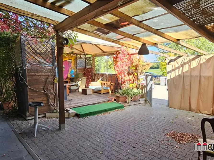 Immagine 9 di Negozio in affitto  a Colle Di Val D'elsa