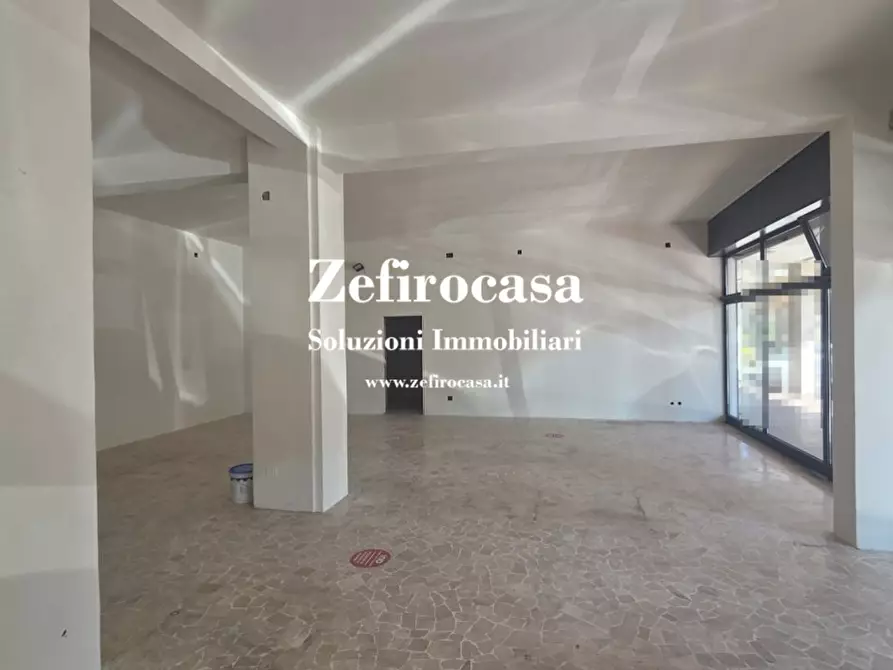 Immagine 3 di Negozio in affitto  a San Giovanni In Persiceto