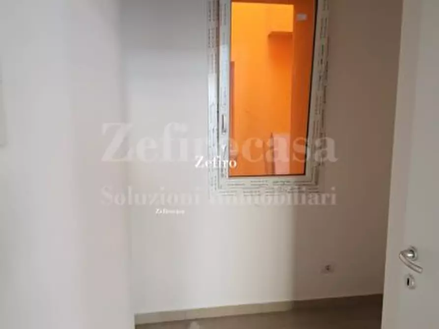 Immagine 5 di Negozio in affitto  a Cento