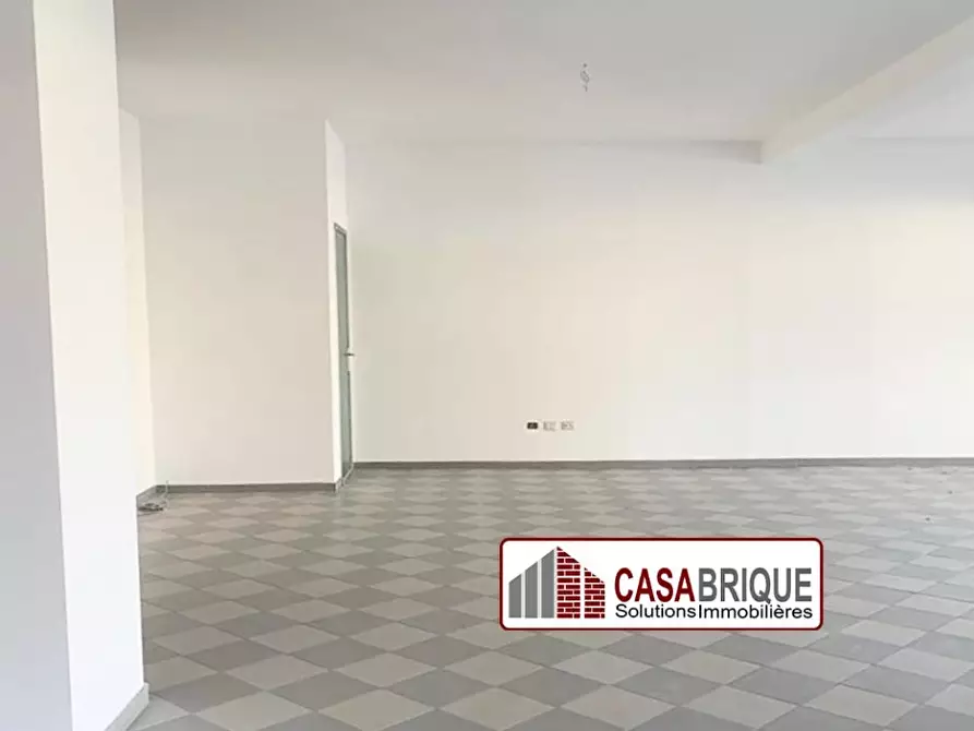 Immagine 8 di Negozio in affitto  10 a Bagheria