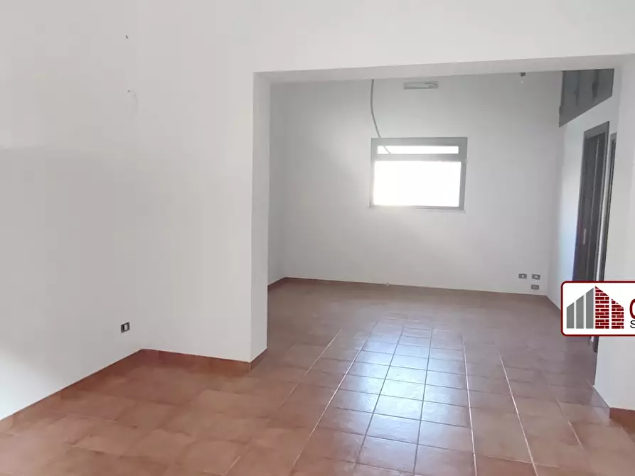 Immagine 2 di Negozio in affitto  115 a Bagheria