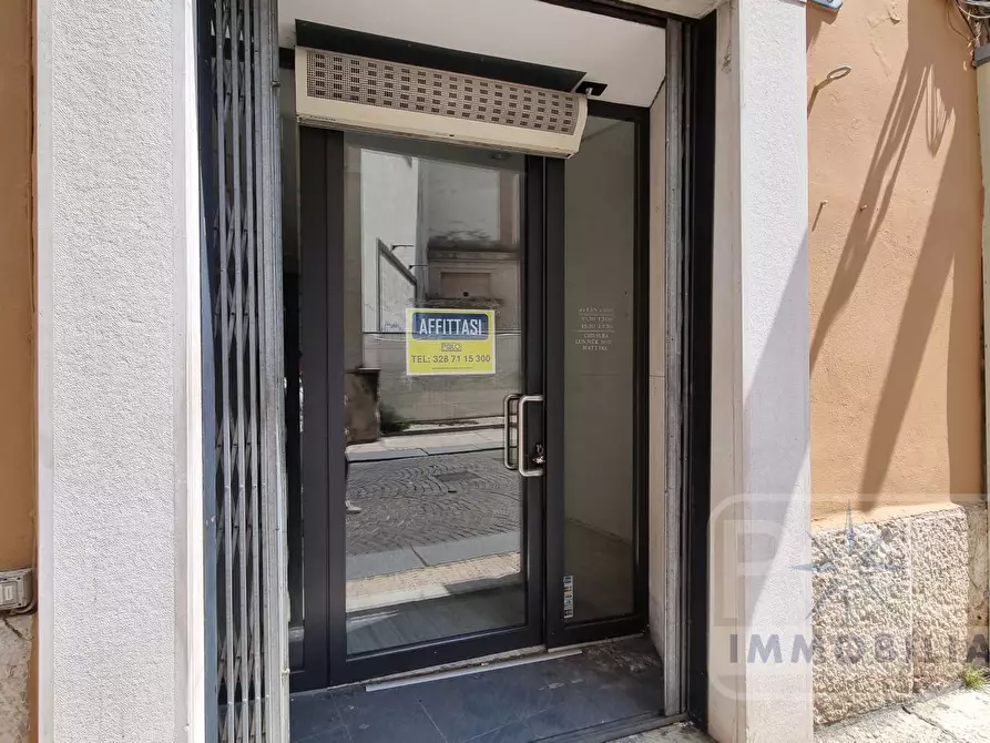 Immagine 5 di Negozio in affitto  20 a Verona