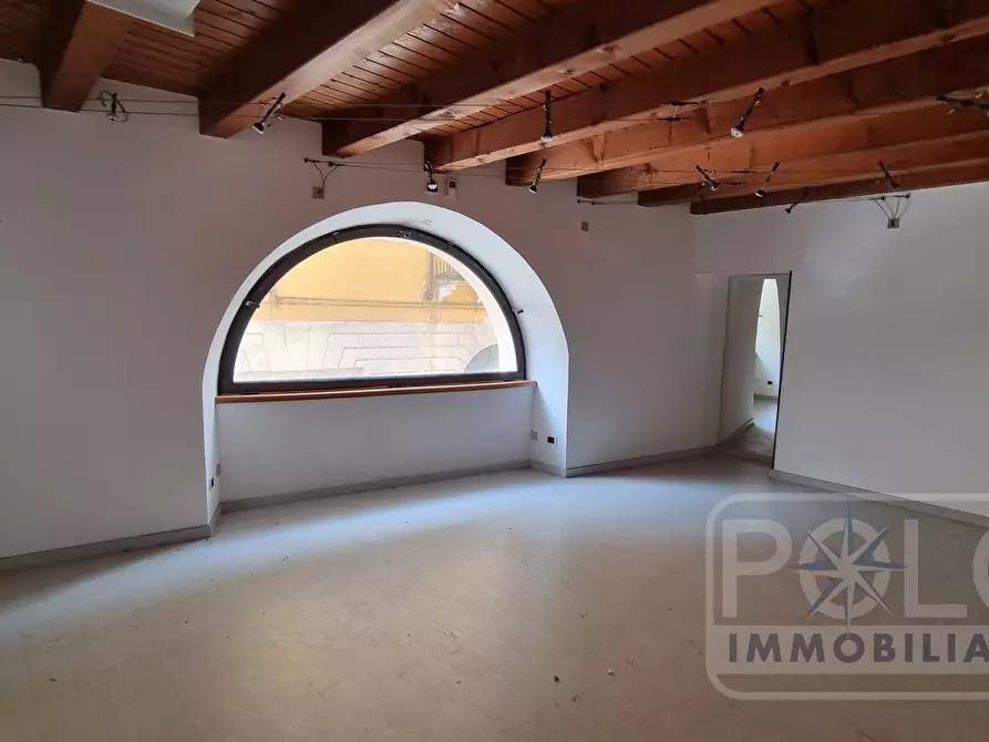 Immagine 10 di Negozio in affitto  20 a Verona