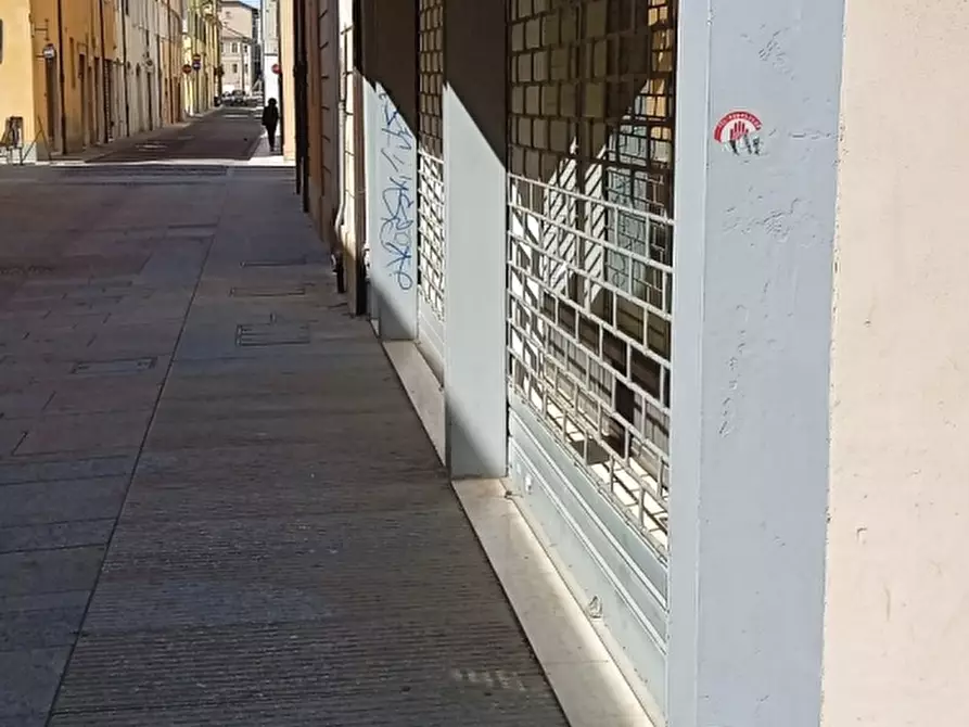 Immagine 2 di Negozio in affitto  a Carpi
